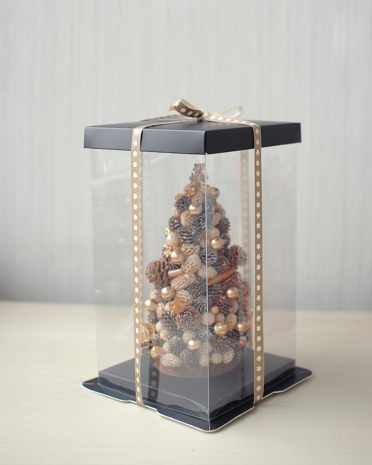 Brăduț din conuri naturale