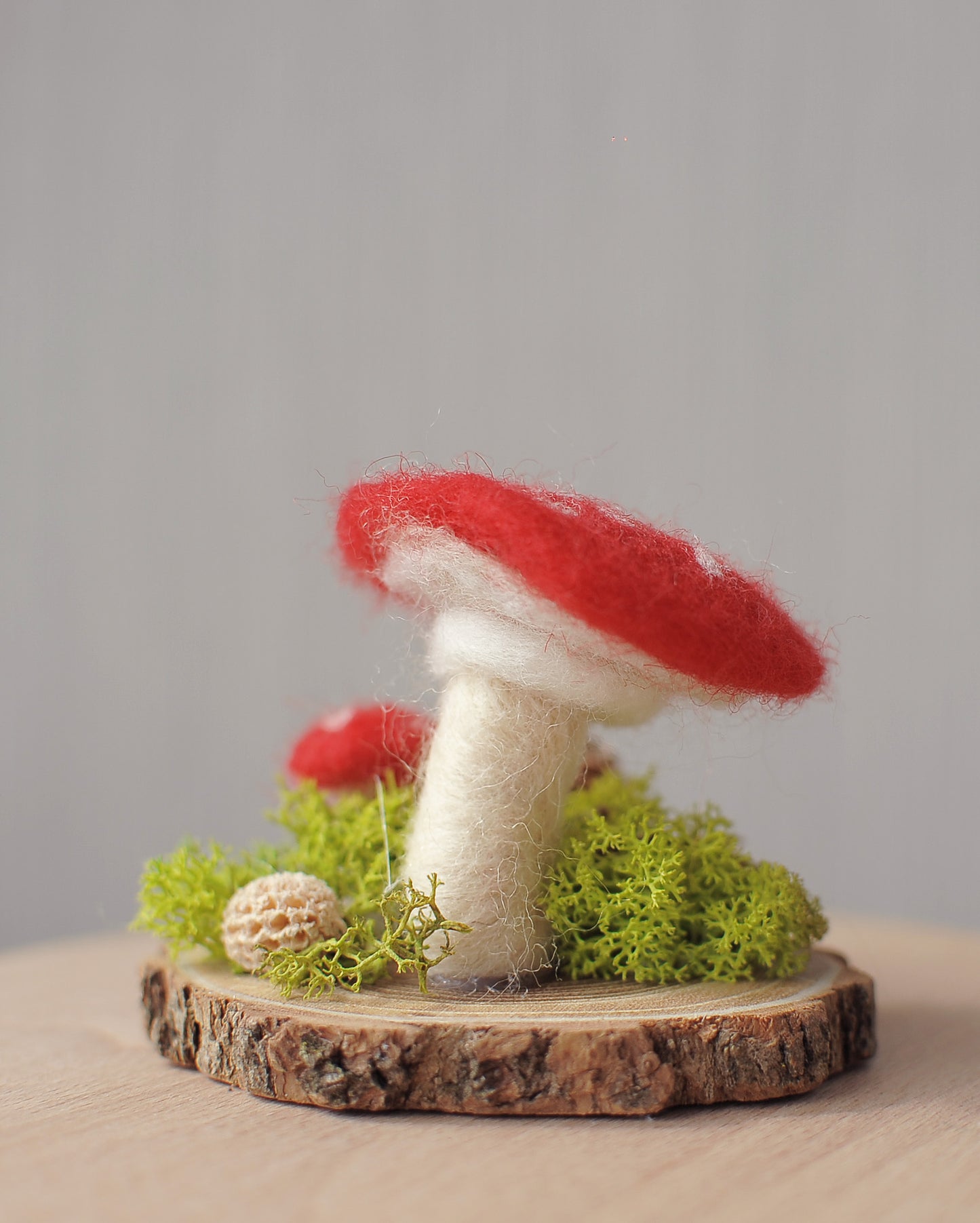 Lapin et oeuf de Pâques feutrés à l'aiguille