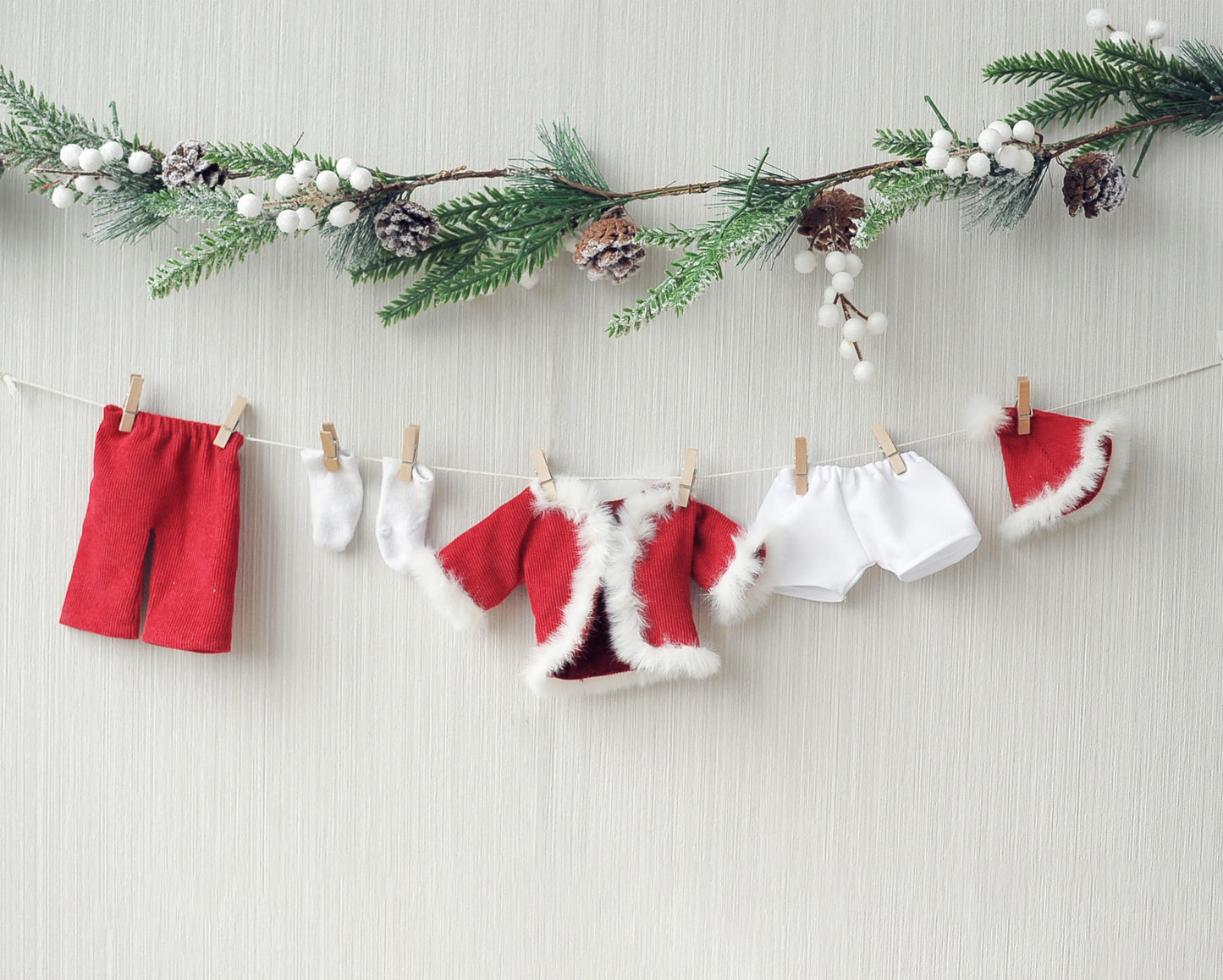 Santa's Clothesline Garland: Christmas handmade ornament