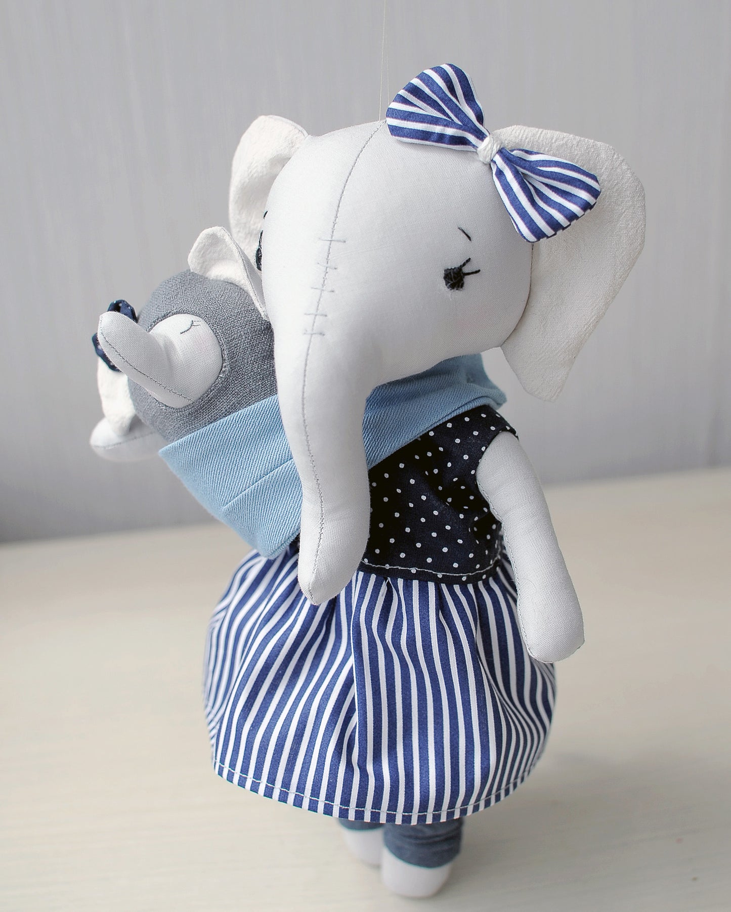 Mom and baby elephant dolls