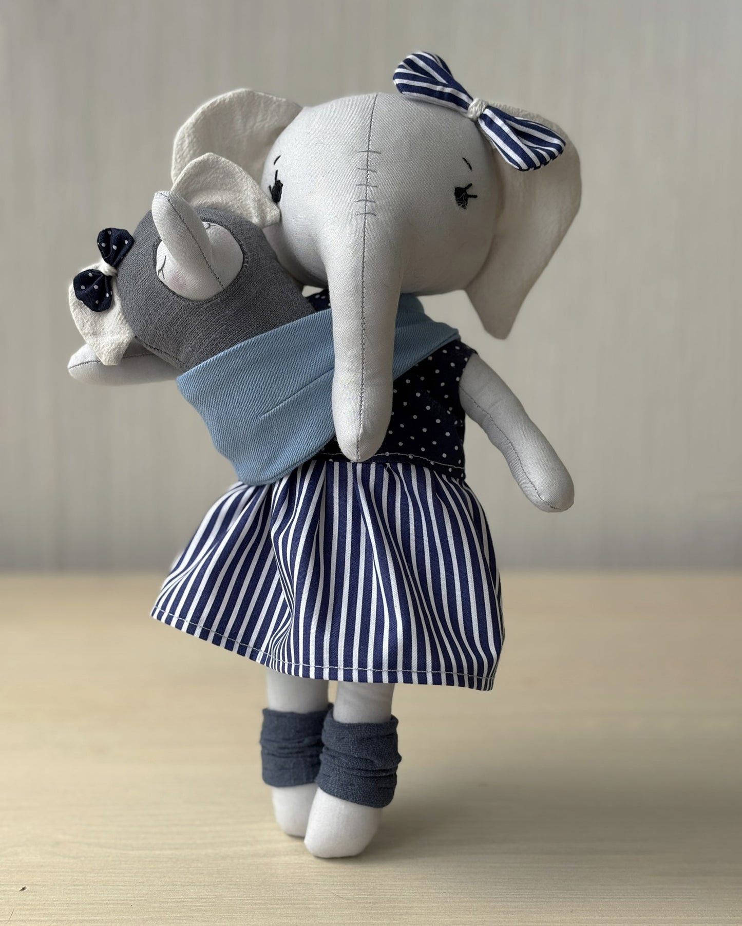 Mom and baby elephant dolls