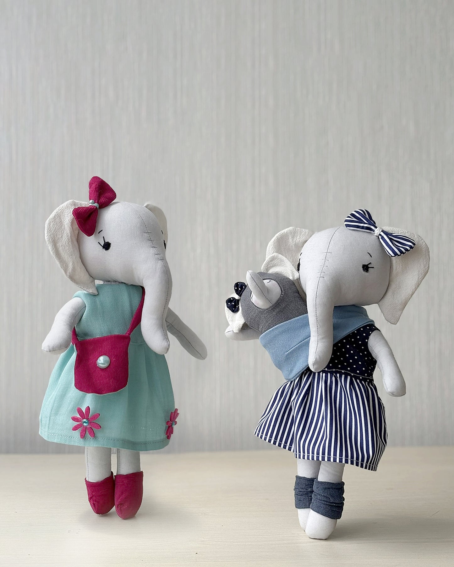 Mom and baby elephant dolls