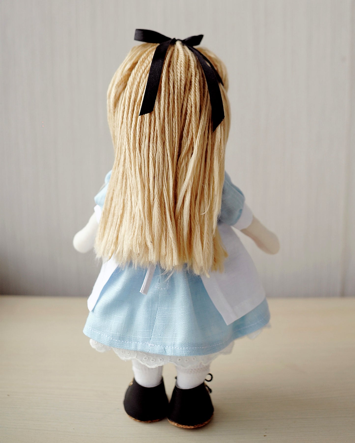 Alice în Țara Minunilor și Iepurele Alb