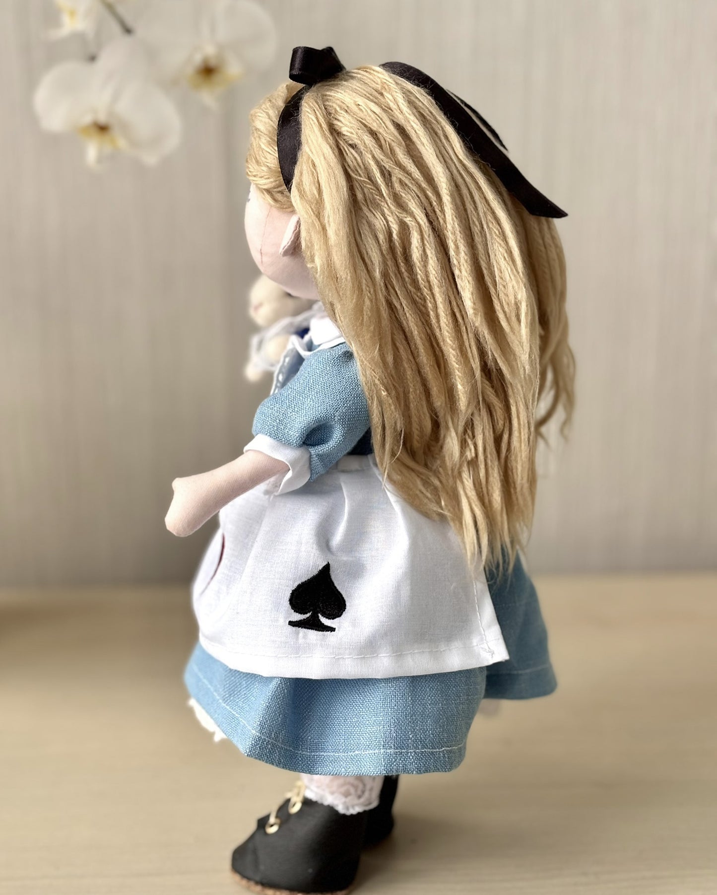 Alice in Wonderland and the White Rabbit