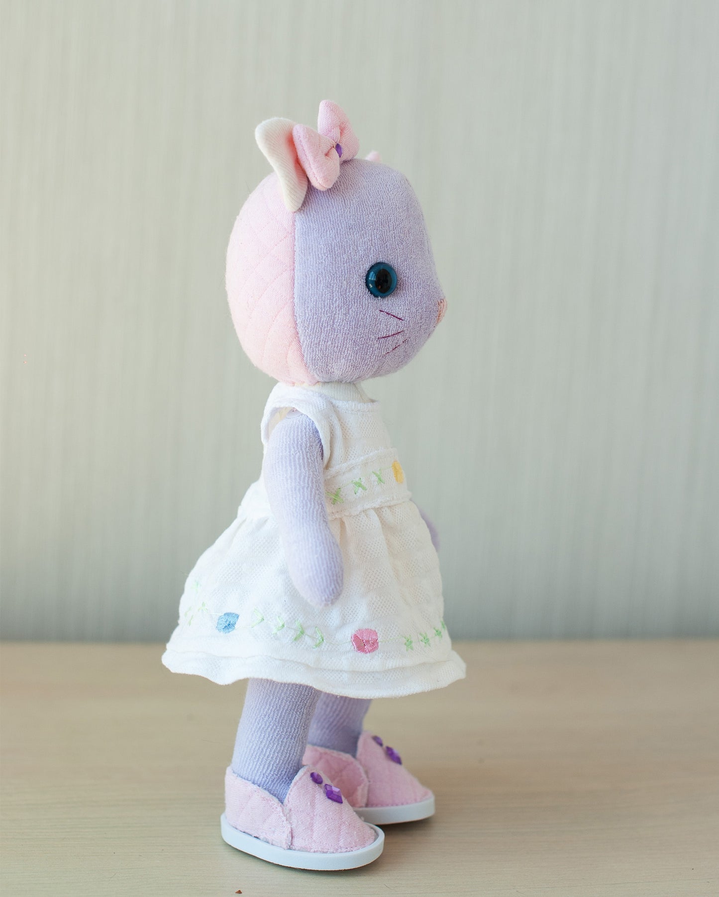 Peluche mémoire avec vêtements de bébé - Chaton