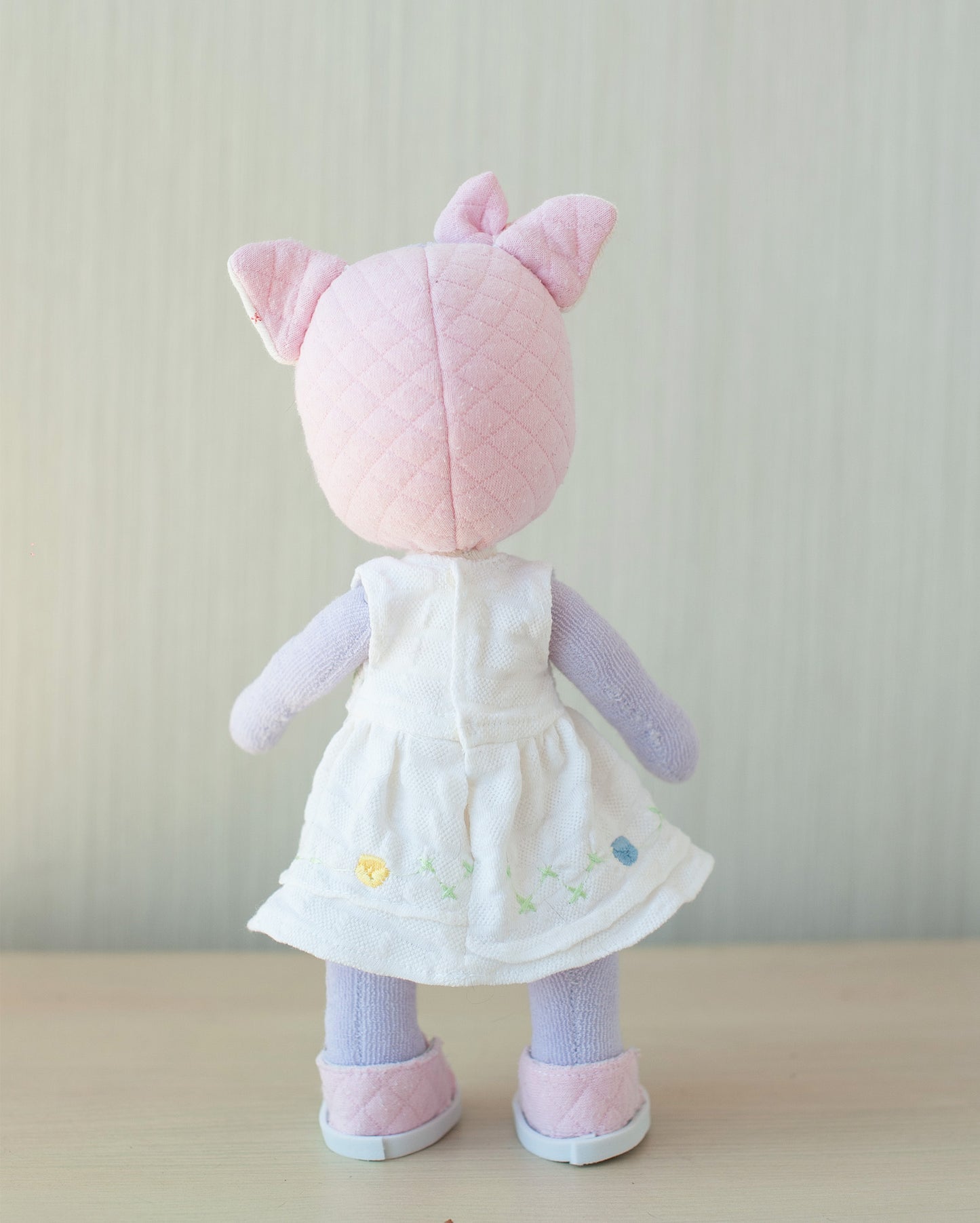 Peluche mémoire avec vêtements de bébé - Chaton